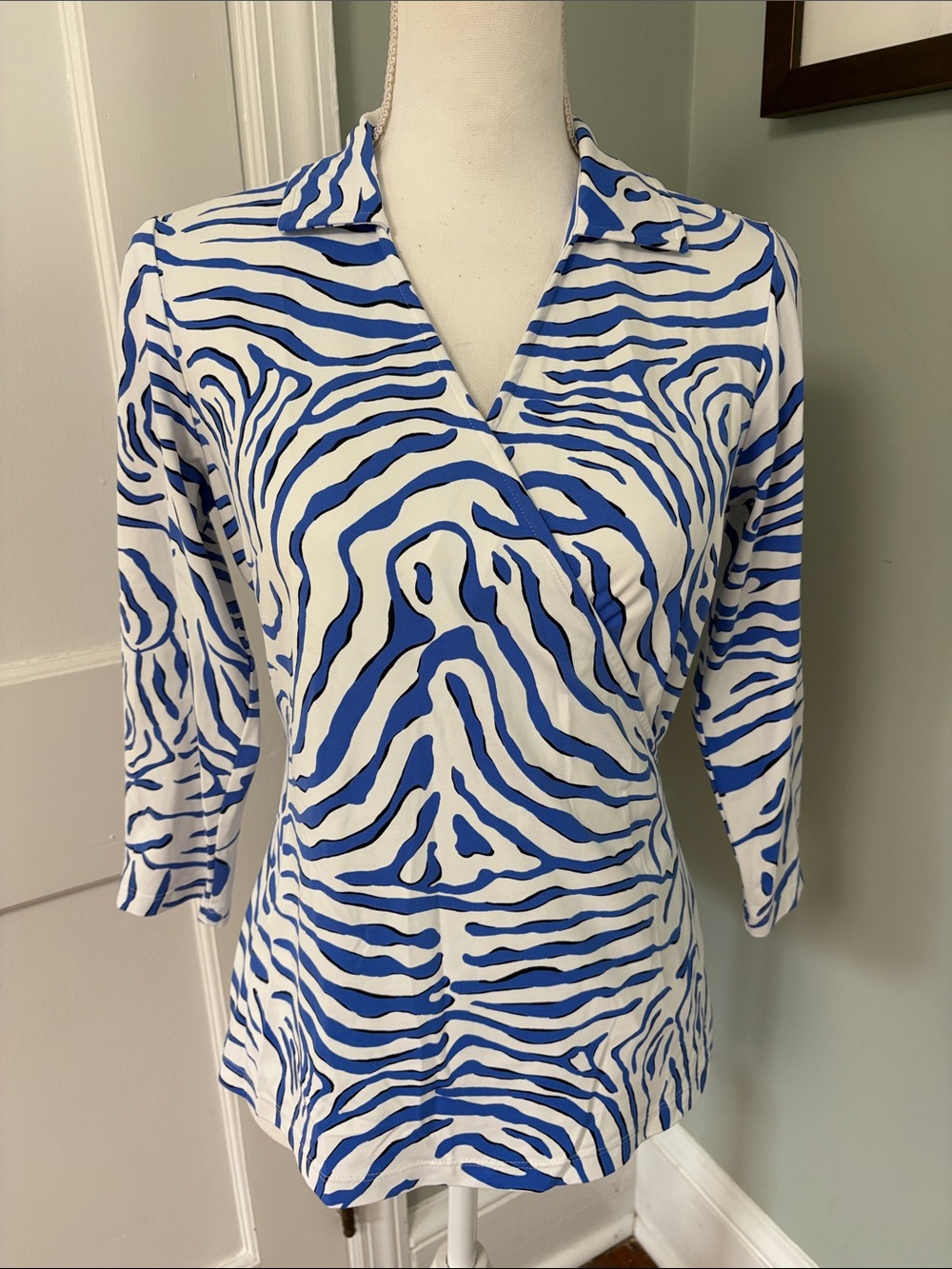 J. McLaughlin Blue & White Zebra-Print Wrap-Front Blouse Sport Size Small